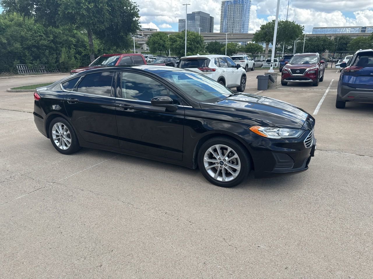 Used 2019 Ford Fusion SE FWD image 3