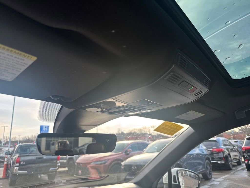 Used 2022 Volkswagen Tiguan SEL R-Line image 33