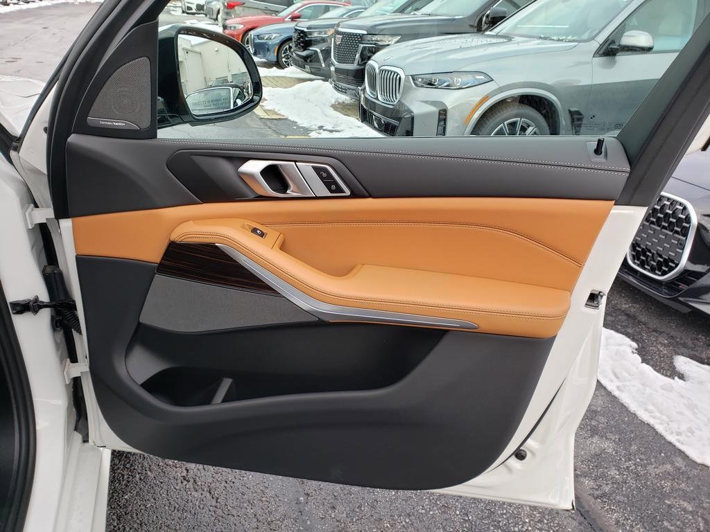 Used 2025 BMW X5 xDrive50e w/ M Sport Package image 18