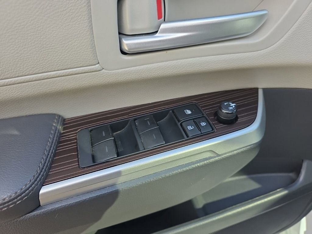 Used 2024 Toyota Sienna XLE image 21