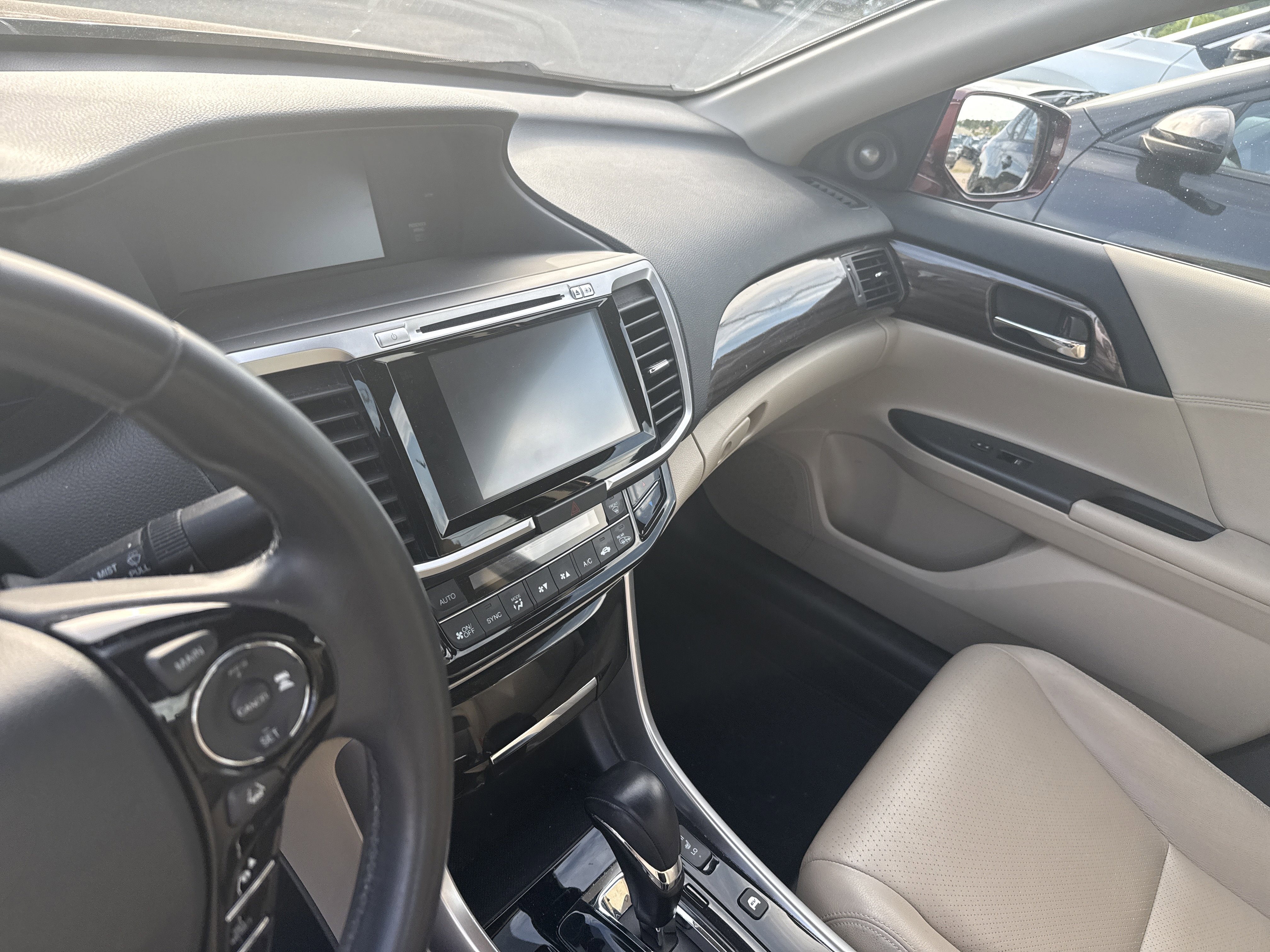 Used 2017 Honda Accord EX-L image 10
