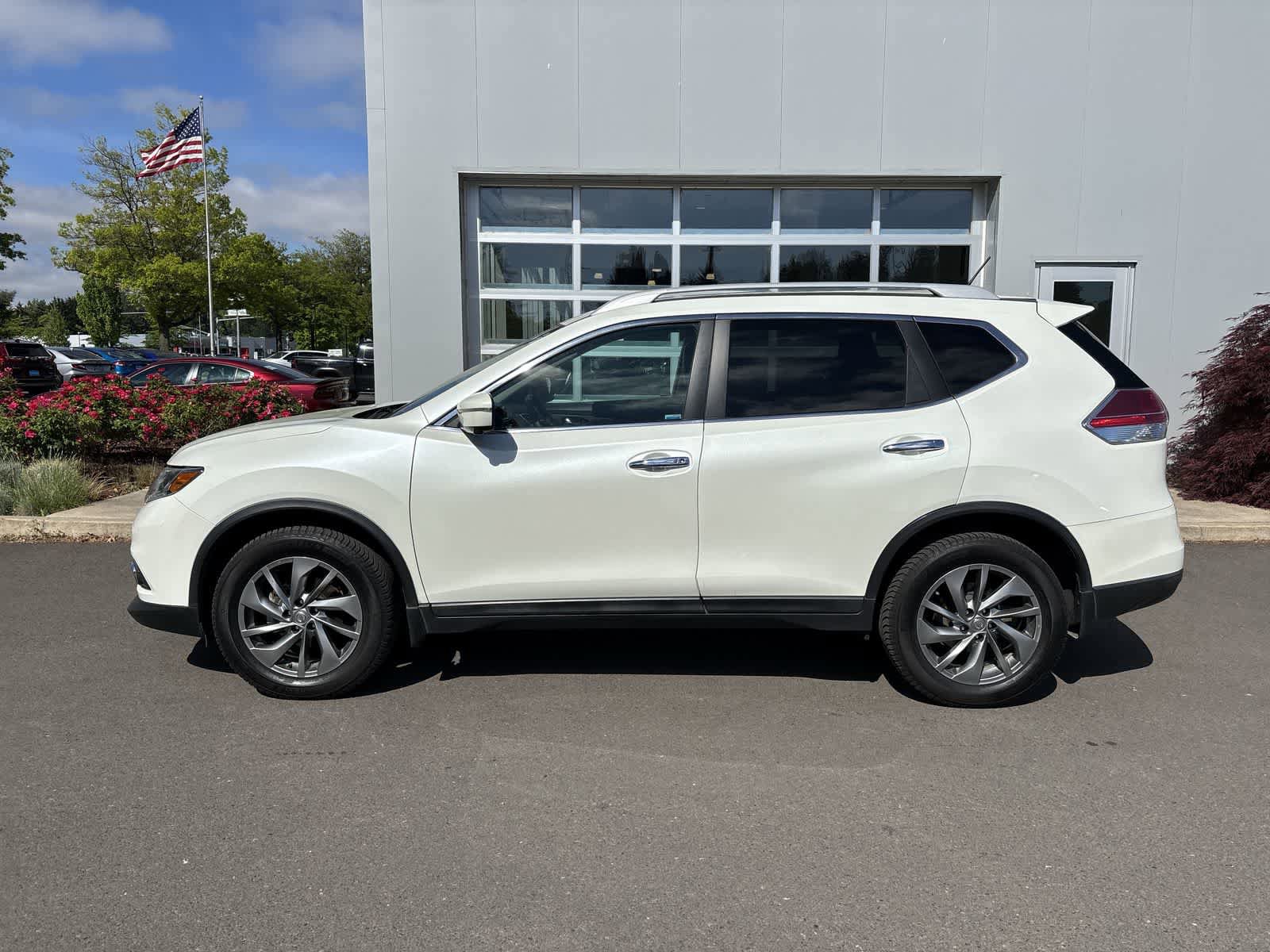 Used 2015 Nissan Rogue SL w/ SL Premium Package AWD/4WD image 2