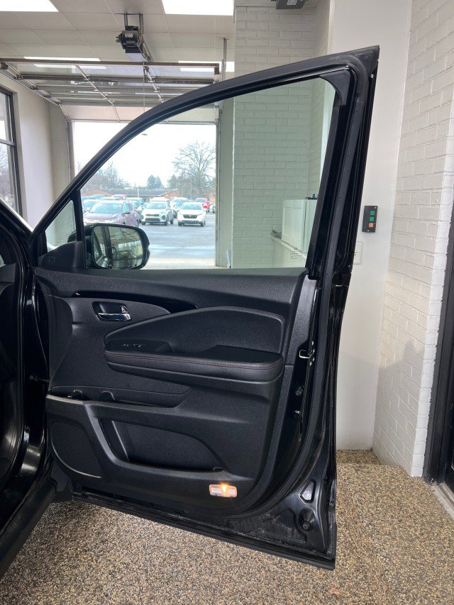 Used 2023 Honda Ridgeline Black Edition image 11