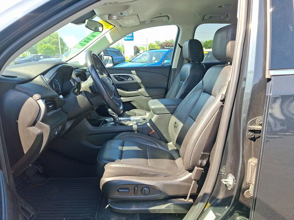 Used 2021 Chevrolet Traverse LT w/ LPO, Blackout Package AWD/4WD image 15