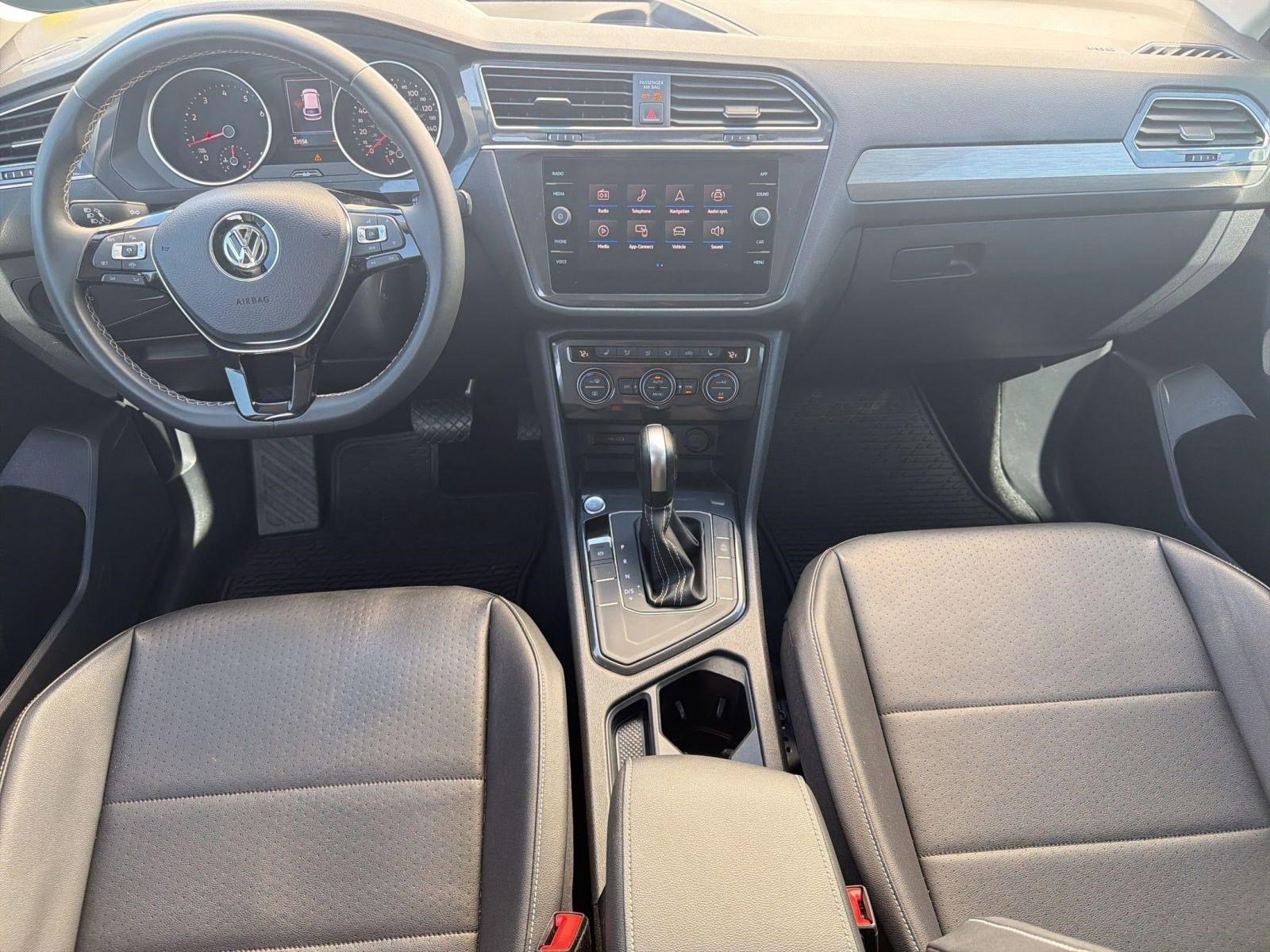 Used 2021 Volkswagen Tiguan SE w/ Panoramic Sunroof Package FWD image 16
