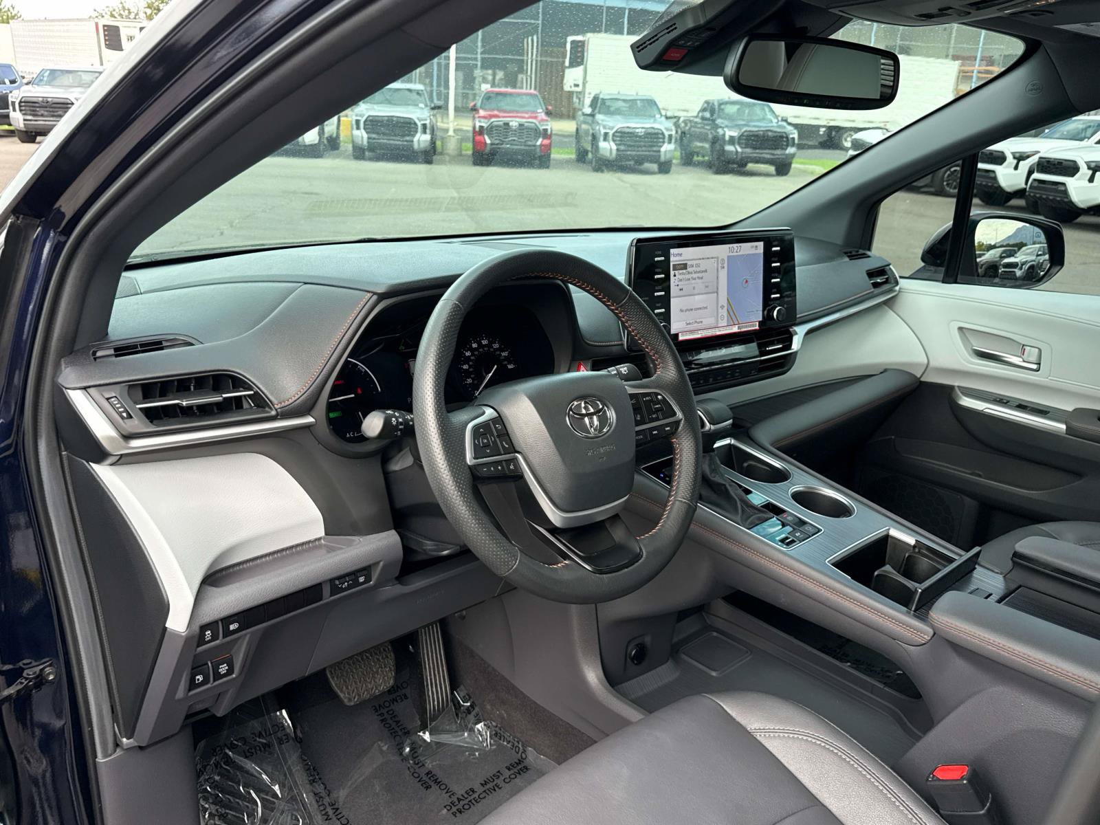 Used 2024 Toyota Sienna XSE FWD image 11
