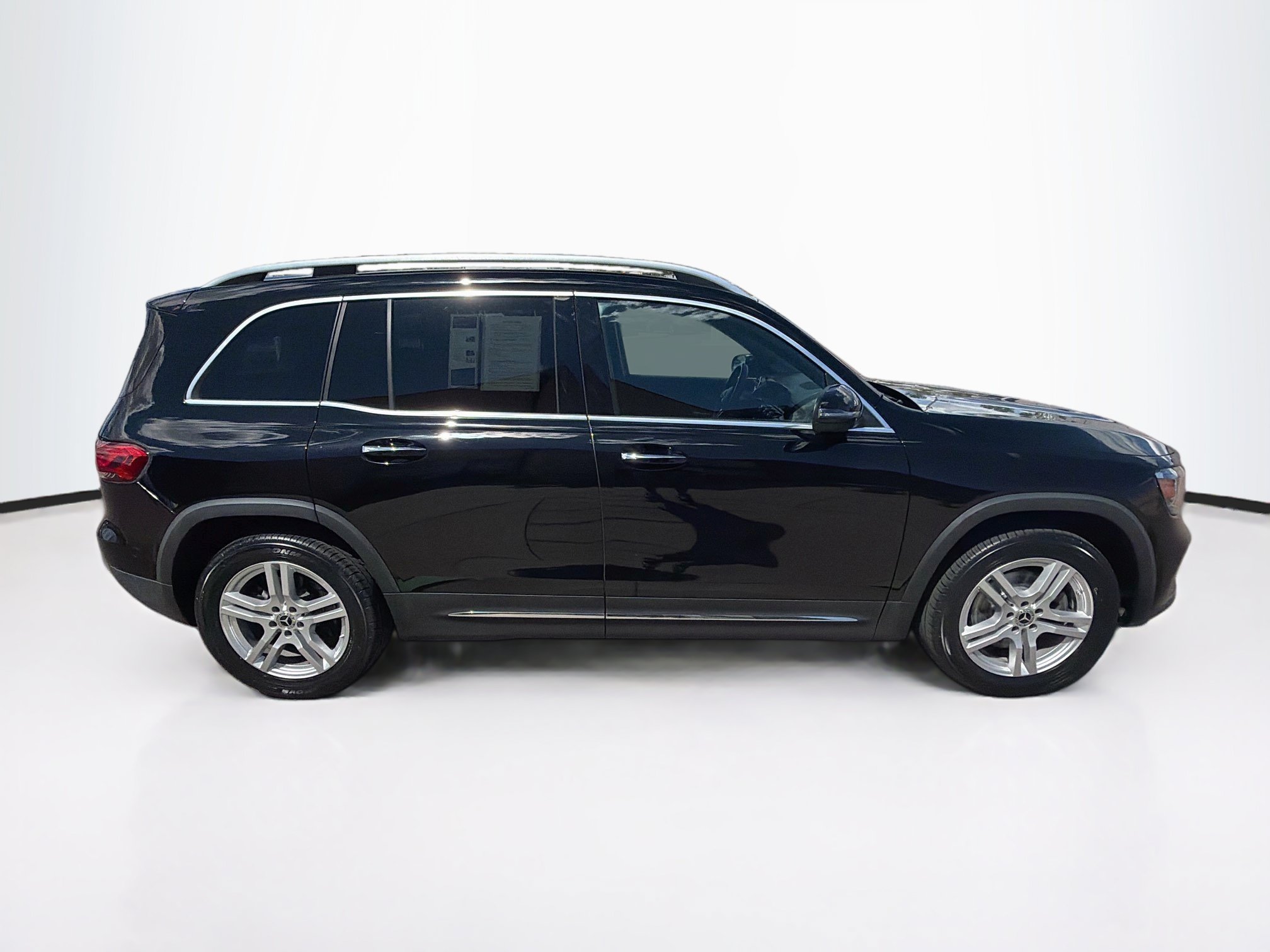 Used 2023 Mercedes-Benz GLB 250 4MATIC w/ Premium Package image 10