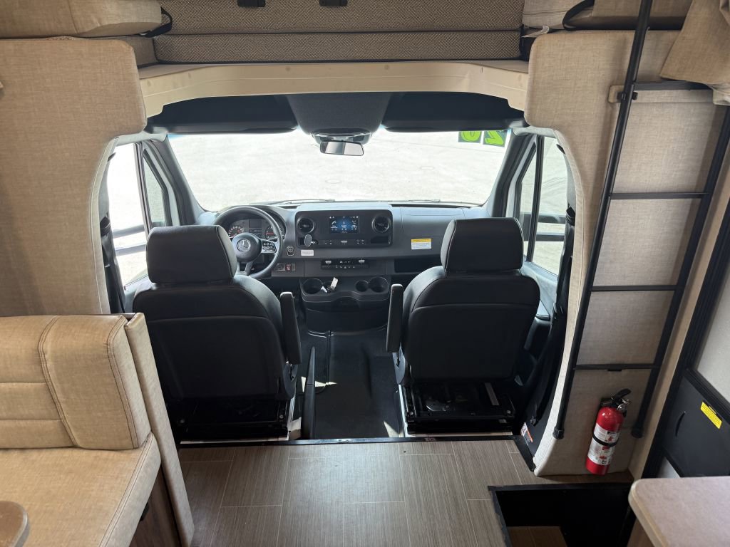 Used 2019 Mercedes-Benz Sprinter 170 image 46