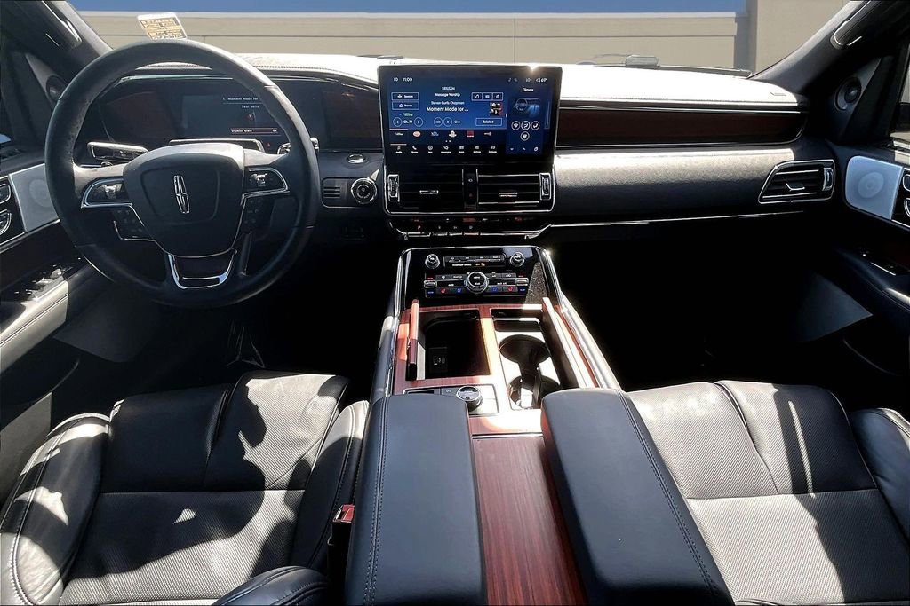 Used 2024 Lincoln Navigator L Reserve AWD/4WD image 9