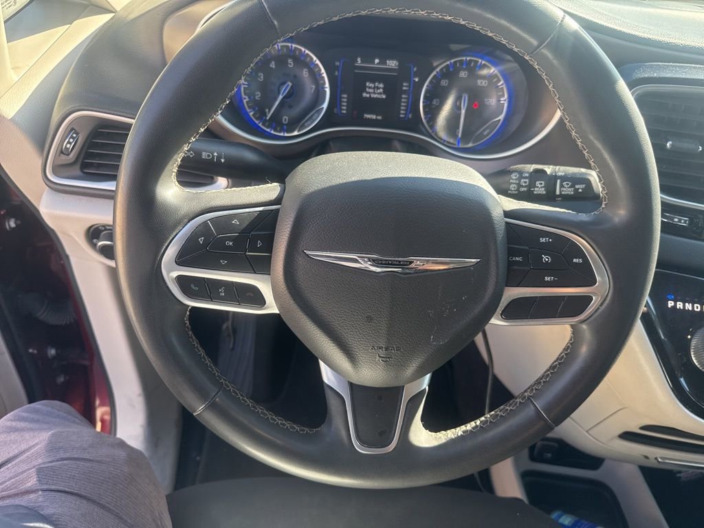 Used 2022 Chrysler Voyager LX image 14