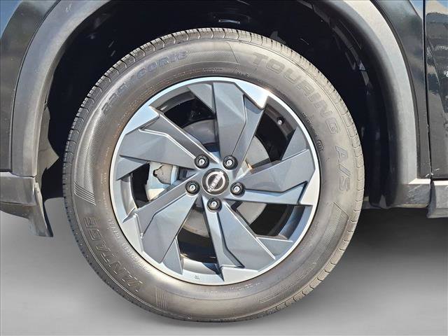 Used 2025 Nissan Rogue SV FWD image 23