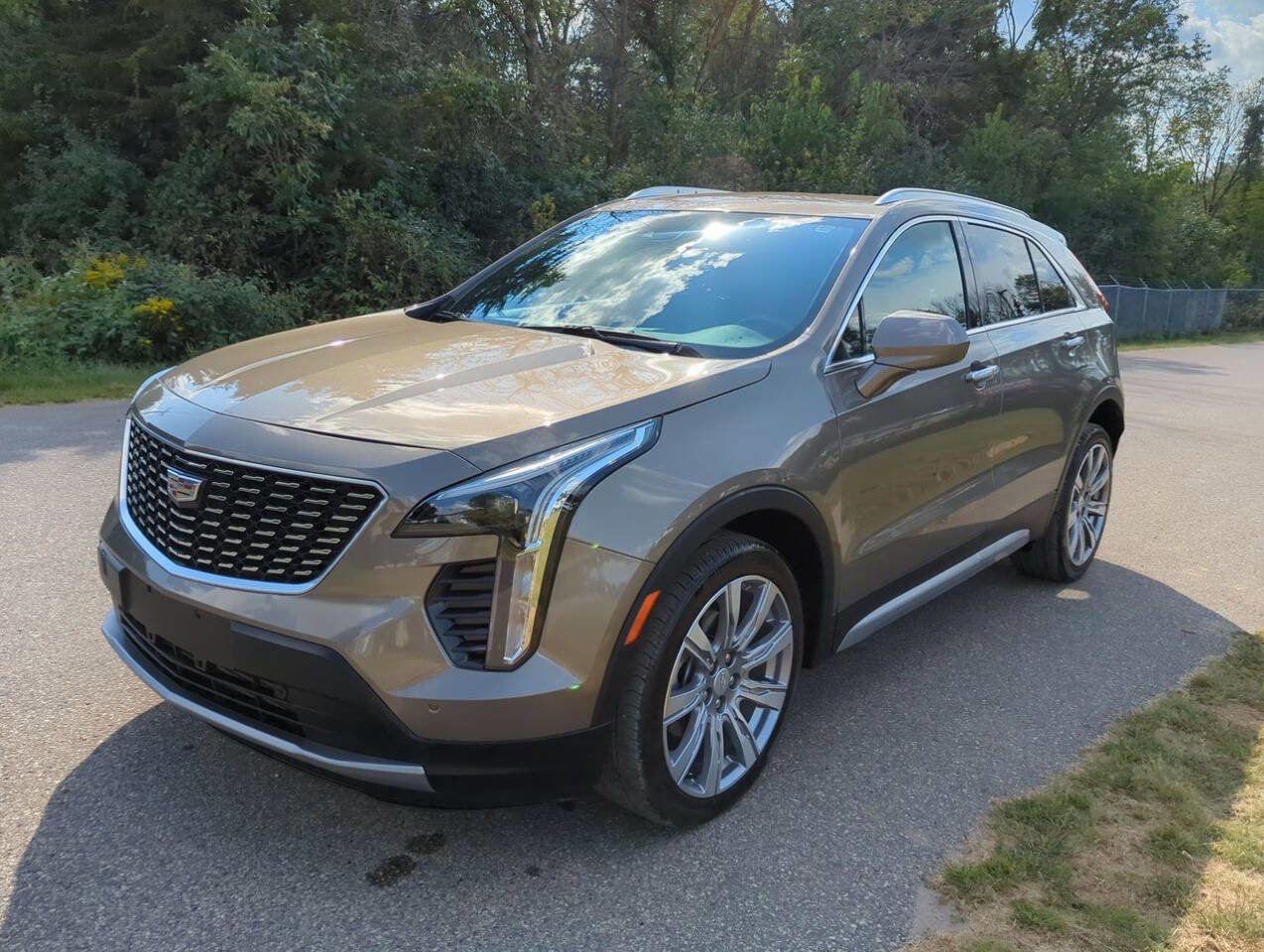 Used 2020 Cadillac XT4 Premium Luxury w/ Driver Assist Package image 2