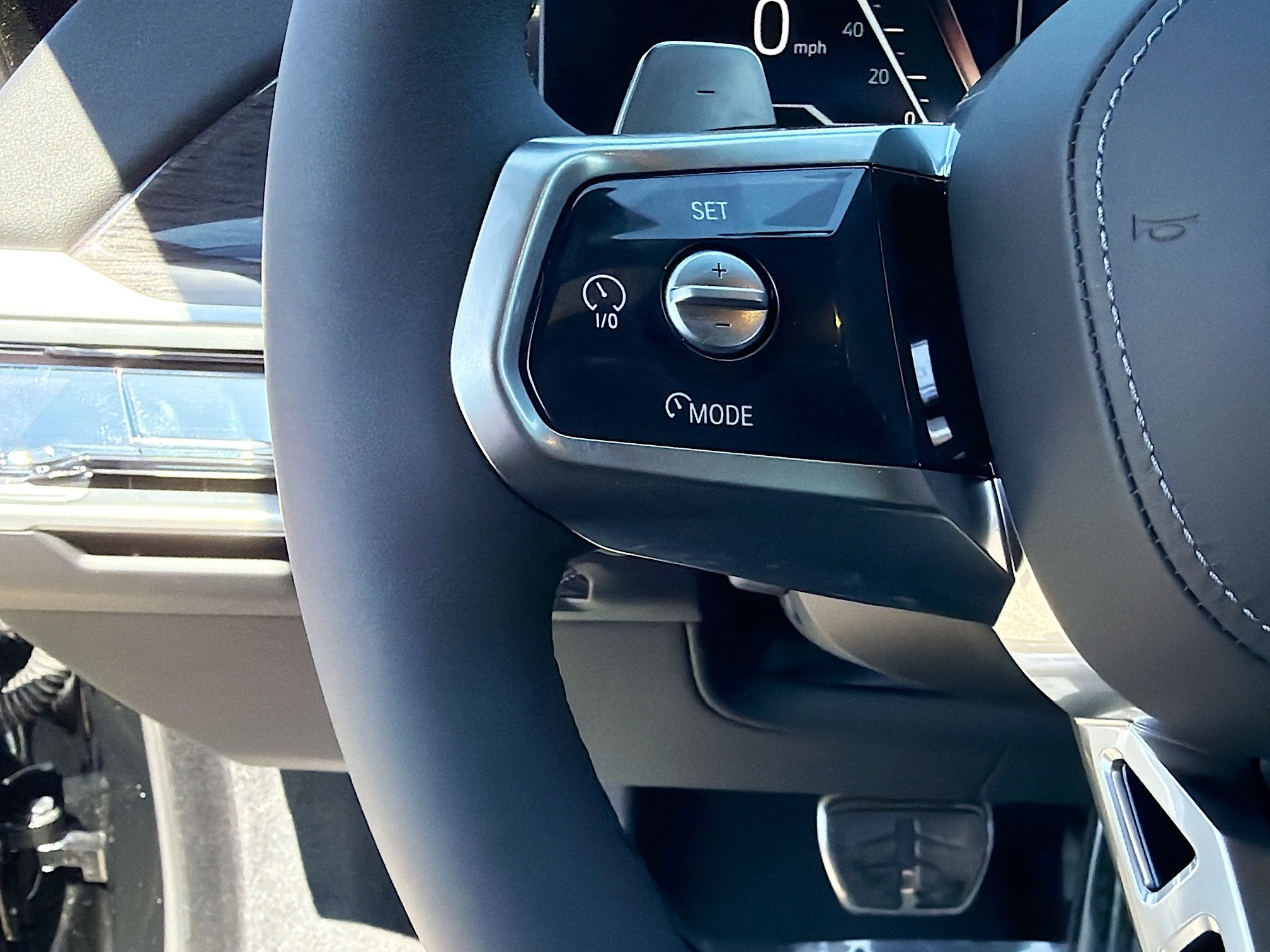 New 2026 BMW 740i xDrive w/ Premium Package image 38