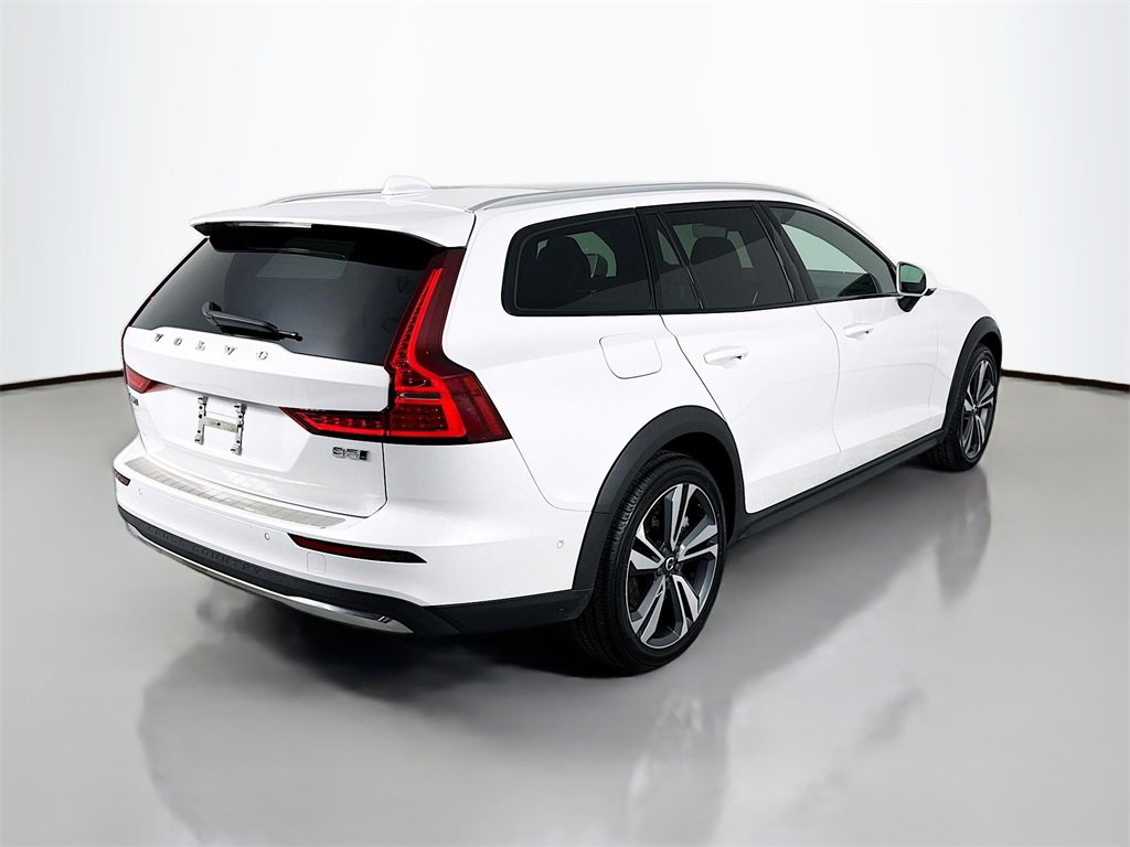 Used 2024 Volvo V60 B5 Cross Country Plus w/ Protection Package Premier image 9