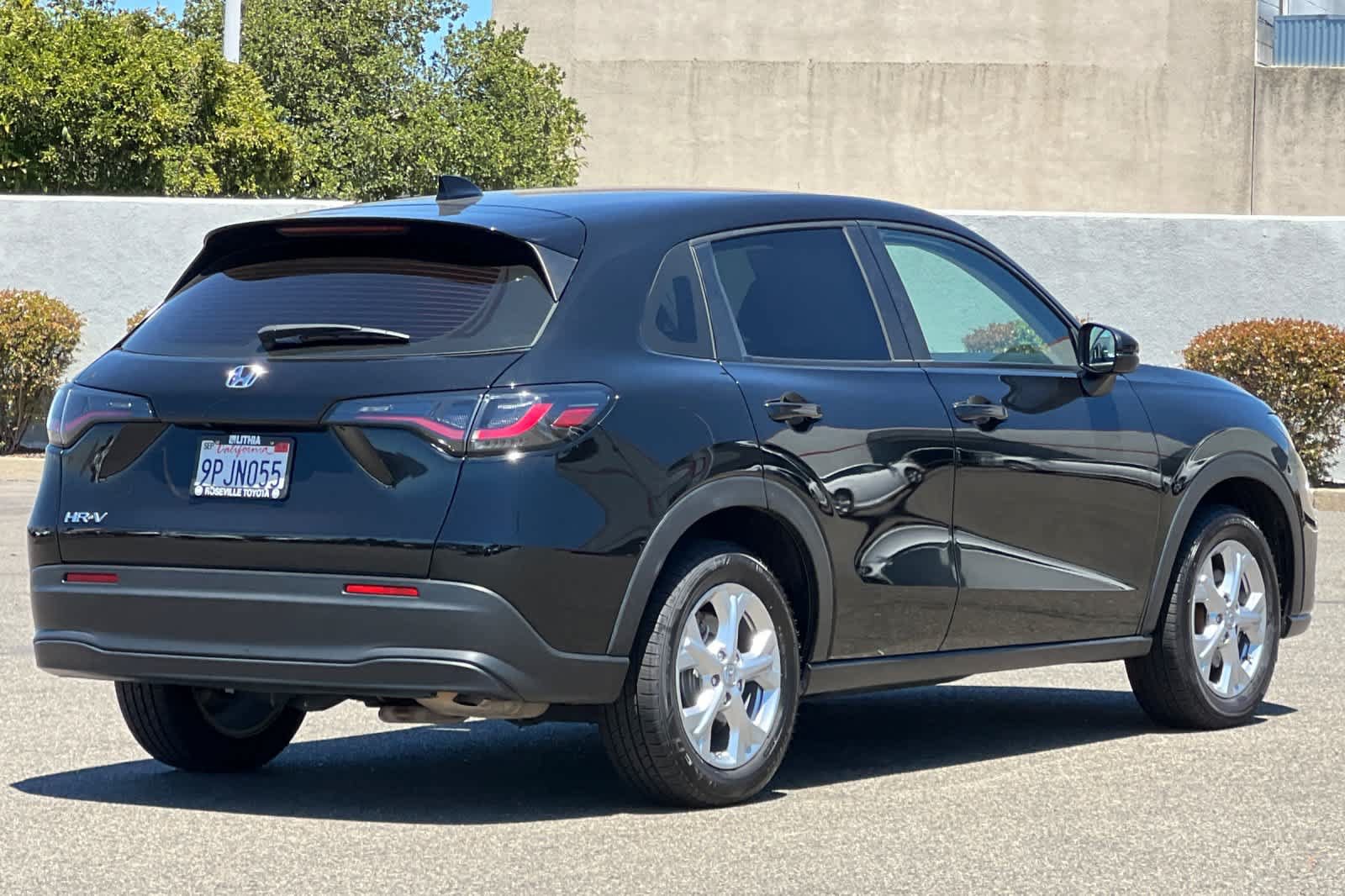 Used 2025 Honda HR-V LX image 2