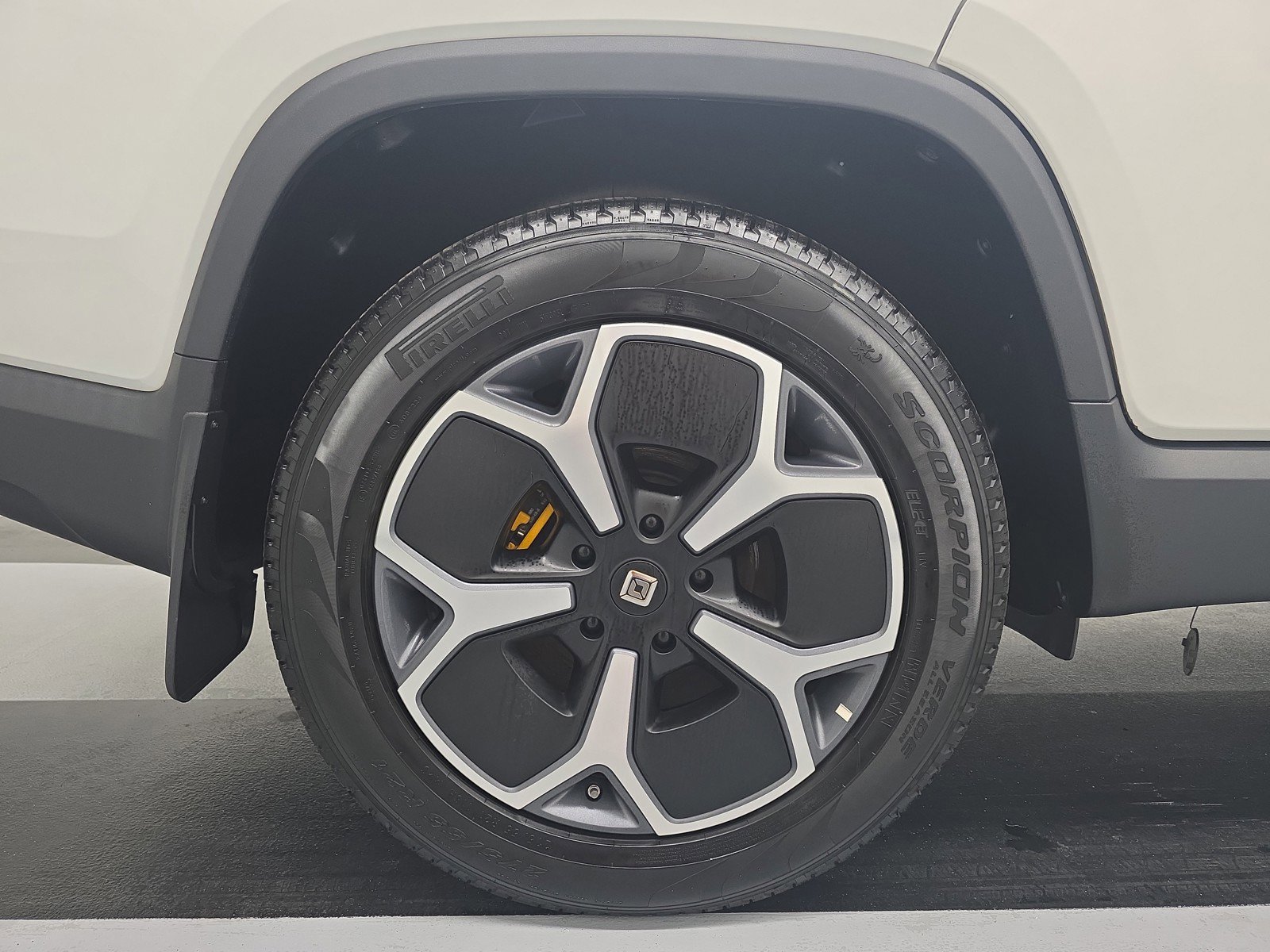 Used 2023 Rivian R1T Adventure image 12