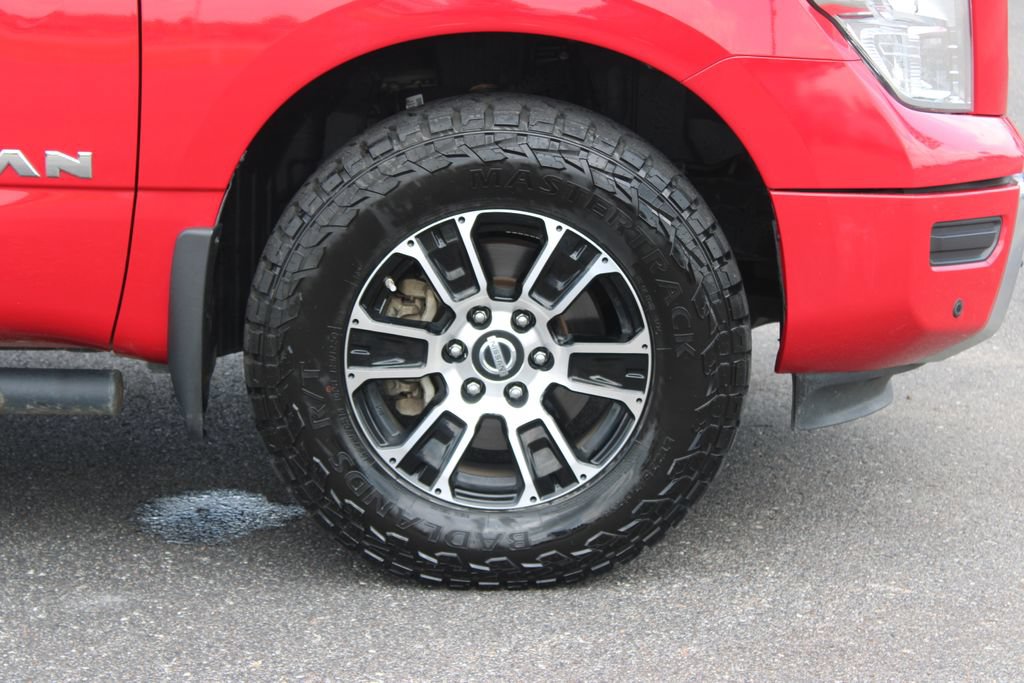 Used 2021 Nissan Titan SV w/ SV Convenience Package AWD/4WD image 12