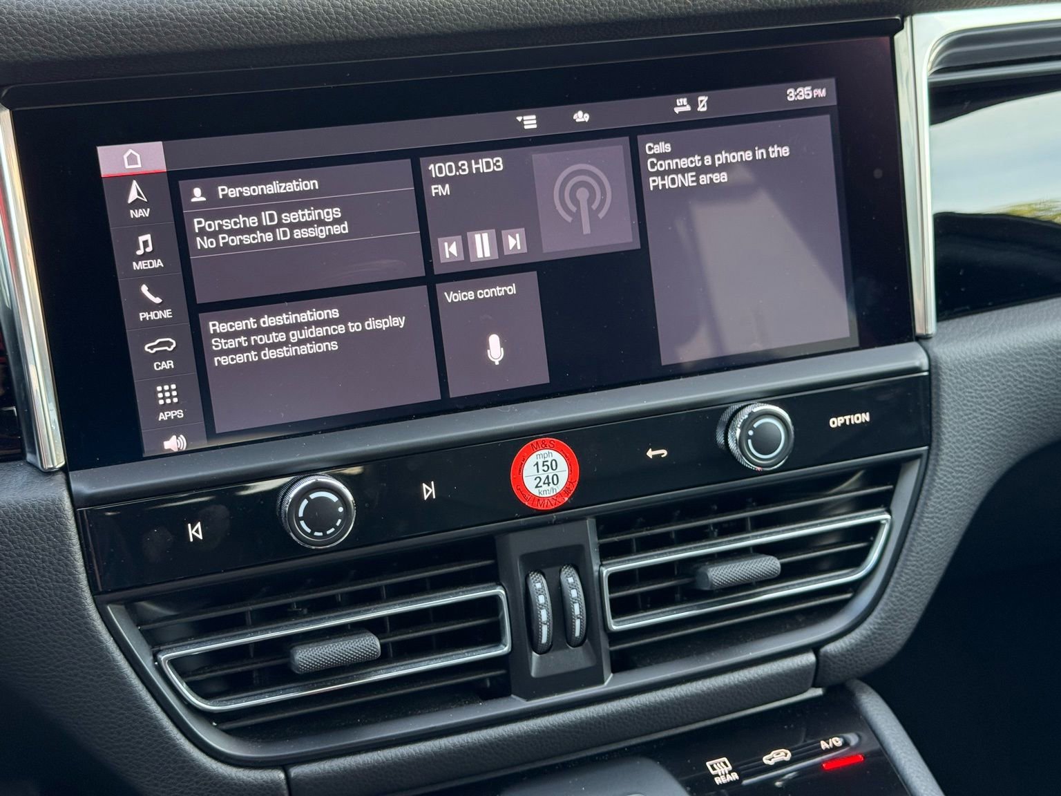 Used 2025 Porsche Macan AWD/4WD image 19