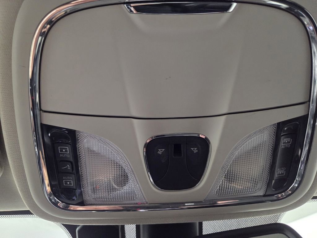 Certified 2017 Jeep Cherokee Limited w/ Technology Group image 14