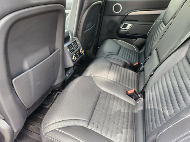 Used 2024 Land Rover Discovery Dynamic SE AWD/4WD image 30