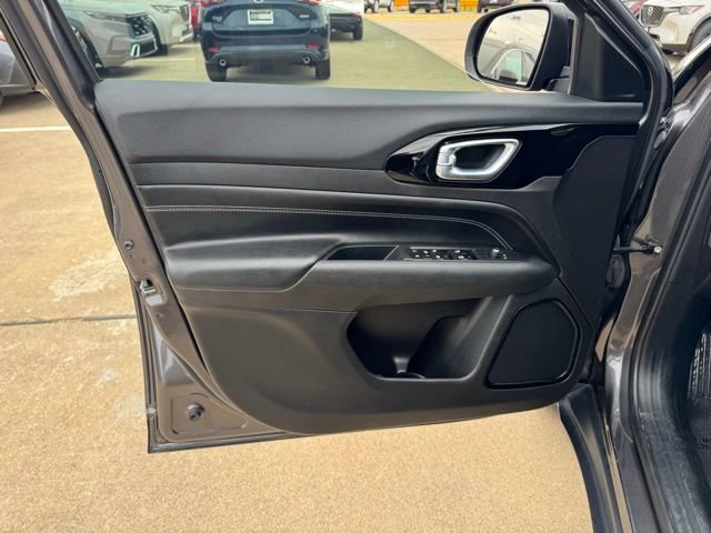 Used 2024 Jeep Compass Latitude w/ Altitude Special Edition image 10