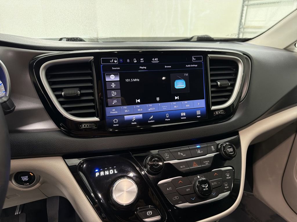 Used 2022 Chrysler Pacifica Touring-L image 28