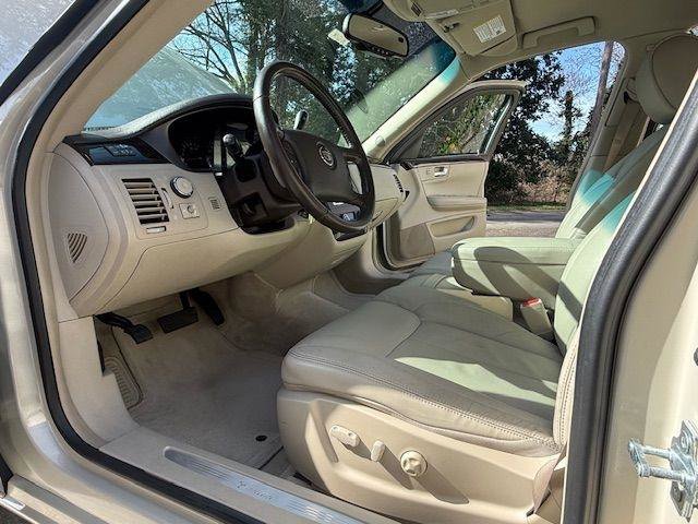 Used 2011 Cadillac DTS FWD image 35