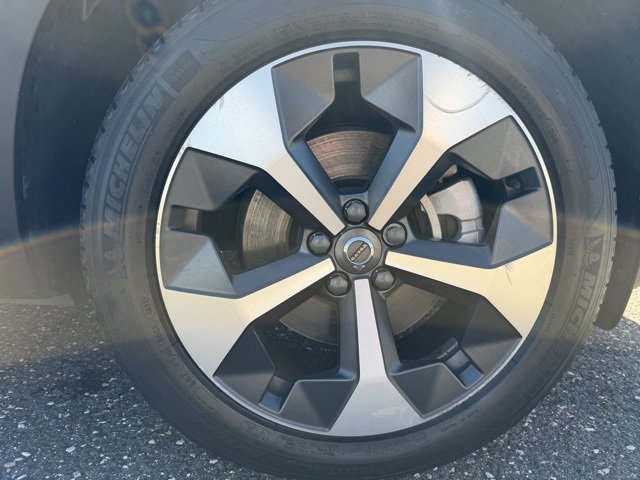 Certified 2023 Volvo XC40 B5 Plus w/ Driver Assist Package image 9