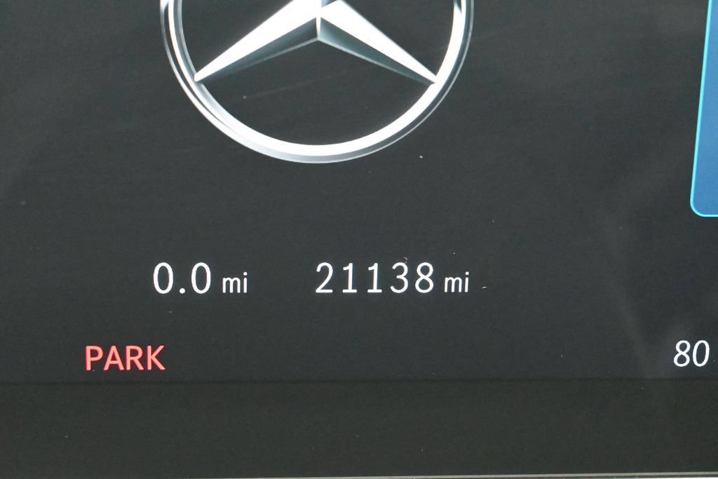 Used 2025 Mercedes-Benz GLC 300 4MATIC image 20