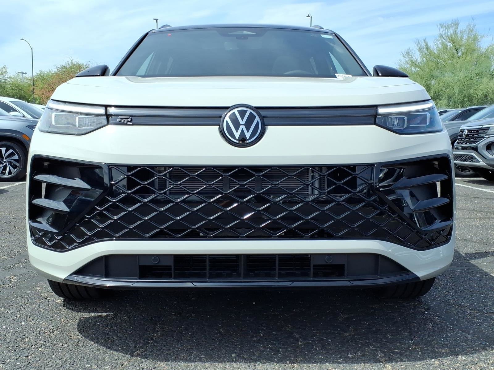 New 2026 Volkswagen Tiguan SE R-Line image 2