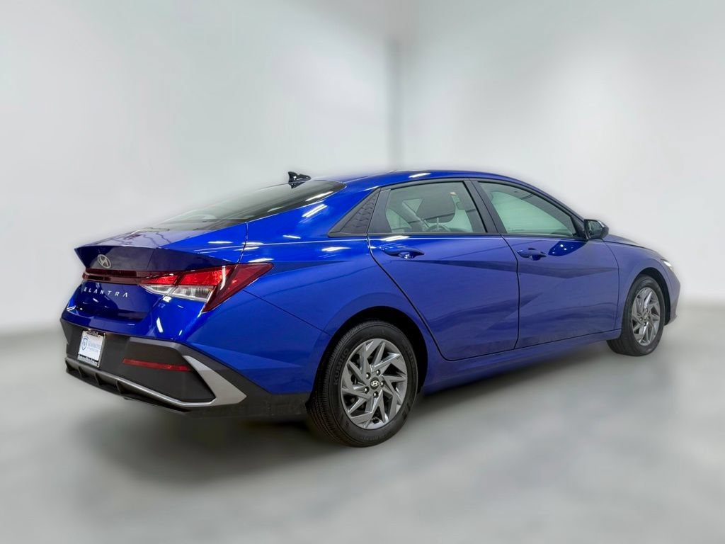 Used 2024 Hyundai Elantra SEL FWD image 11