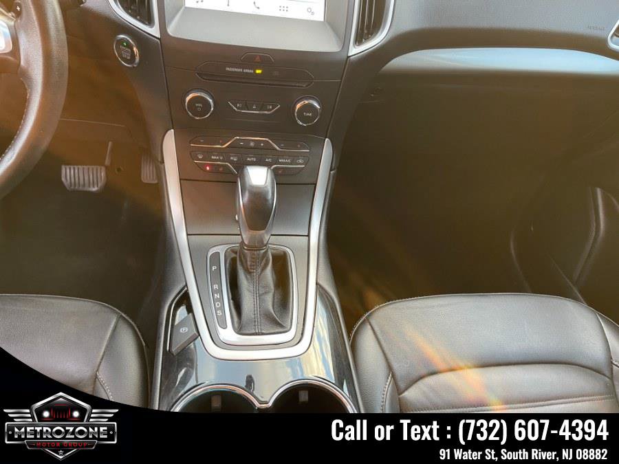 Used 2017 Ford Edge SEL w/ Equipment Group 201A AWD/4WD image 26