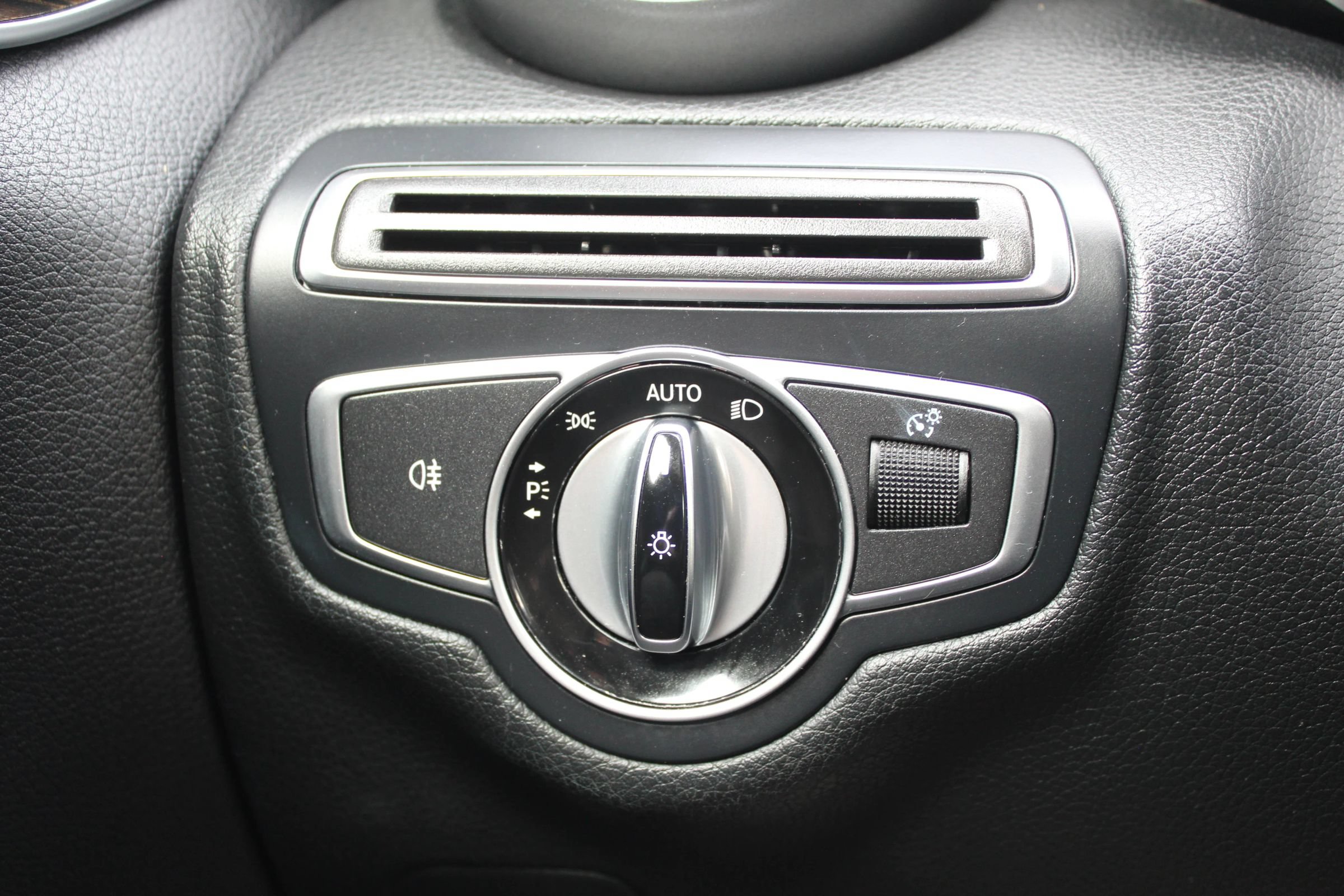 Used 2017 Mercedes-Benz C 300 4MATIC Sedan image 26