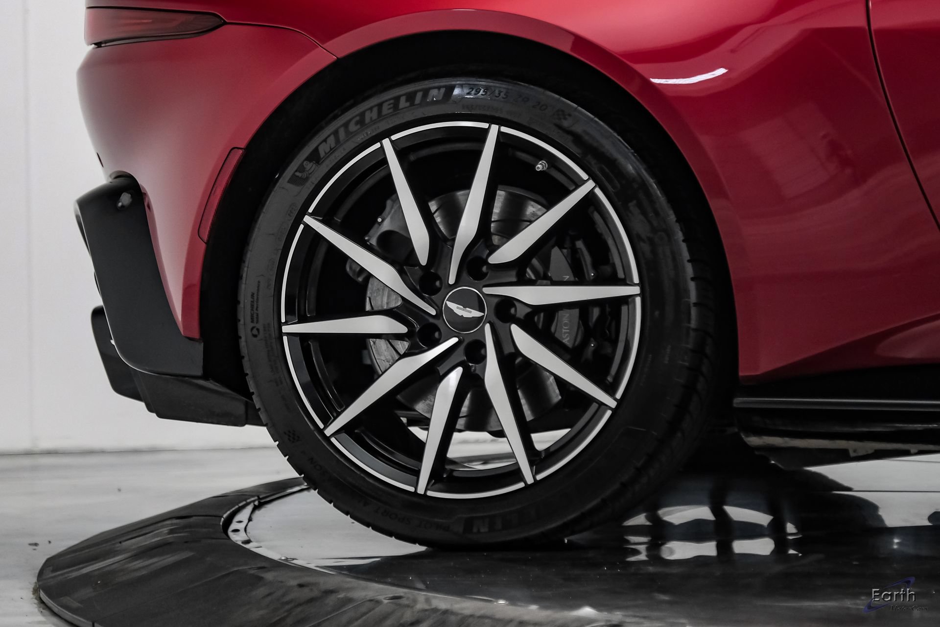 Used 2019 Aston Martin V8 Vantage Coupe RWD image 91