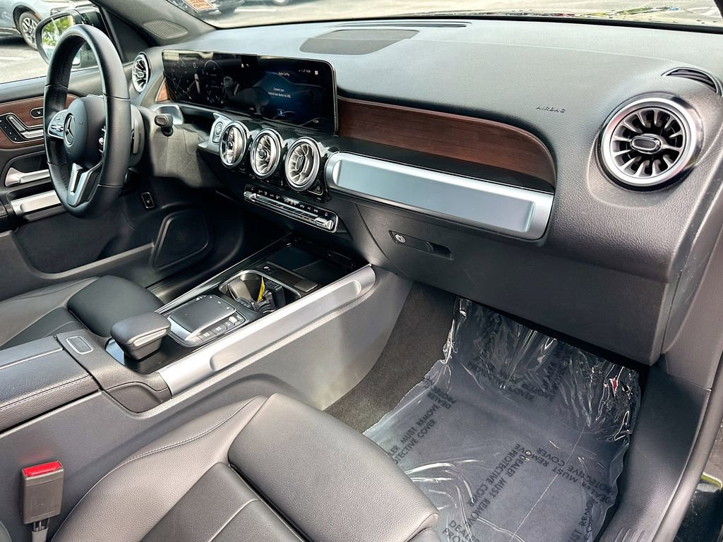Used 2022 Mercedes-Benz GLB 250 4MATIC w/ Premium Package Lite image 27