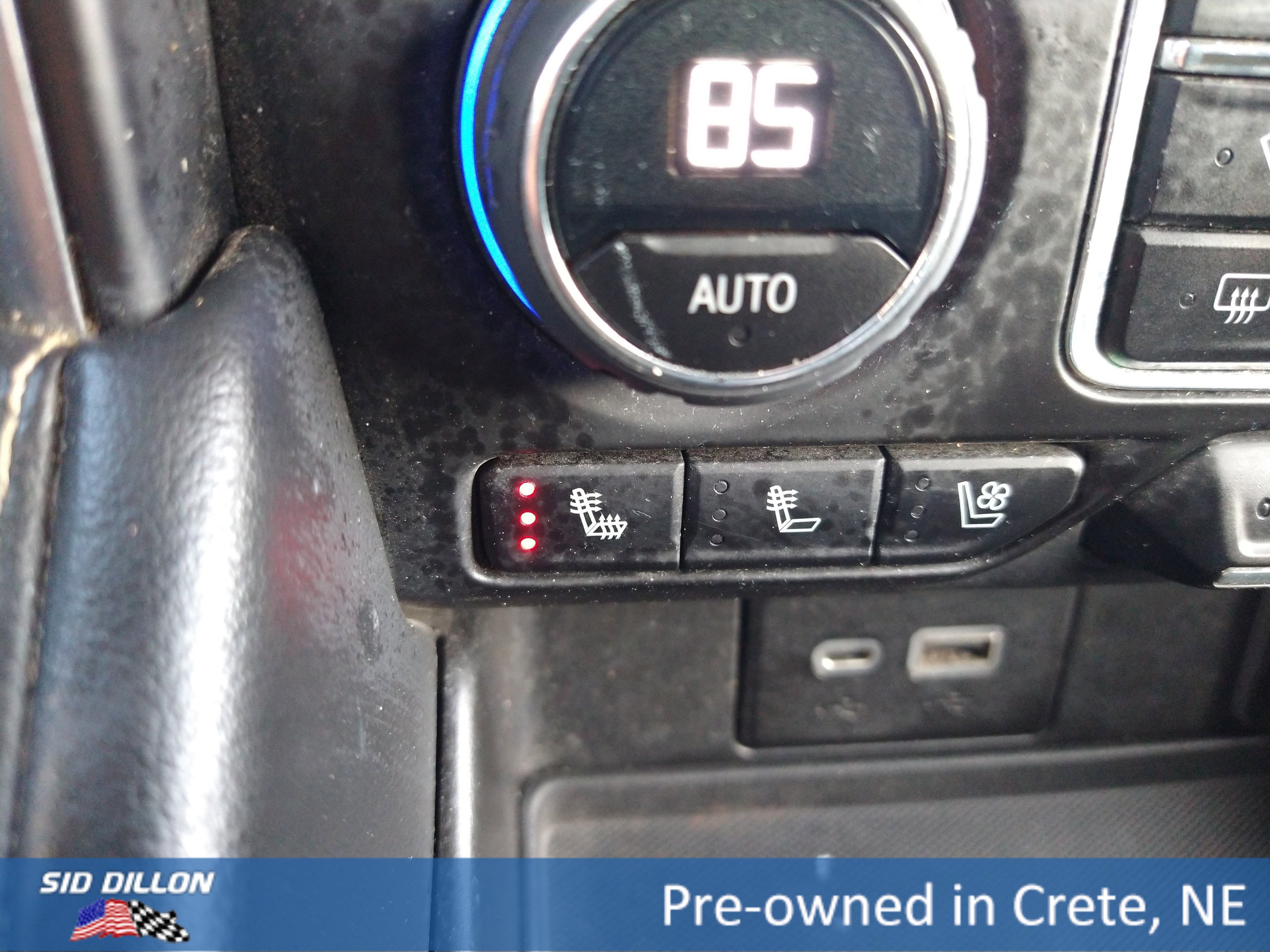 Used 2023 Chevrolet Suburban Premier image 10