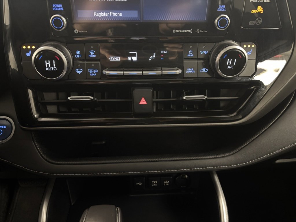 Used 2021 Toyota Highlander XLE image 4