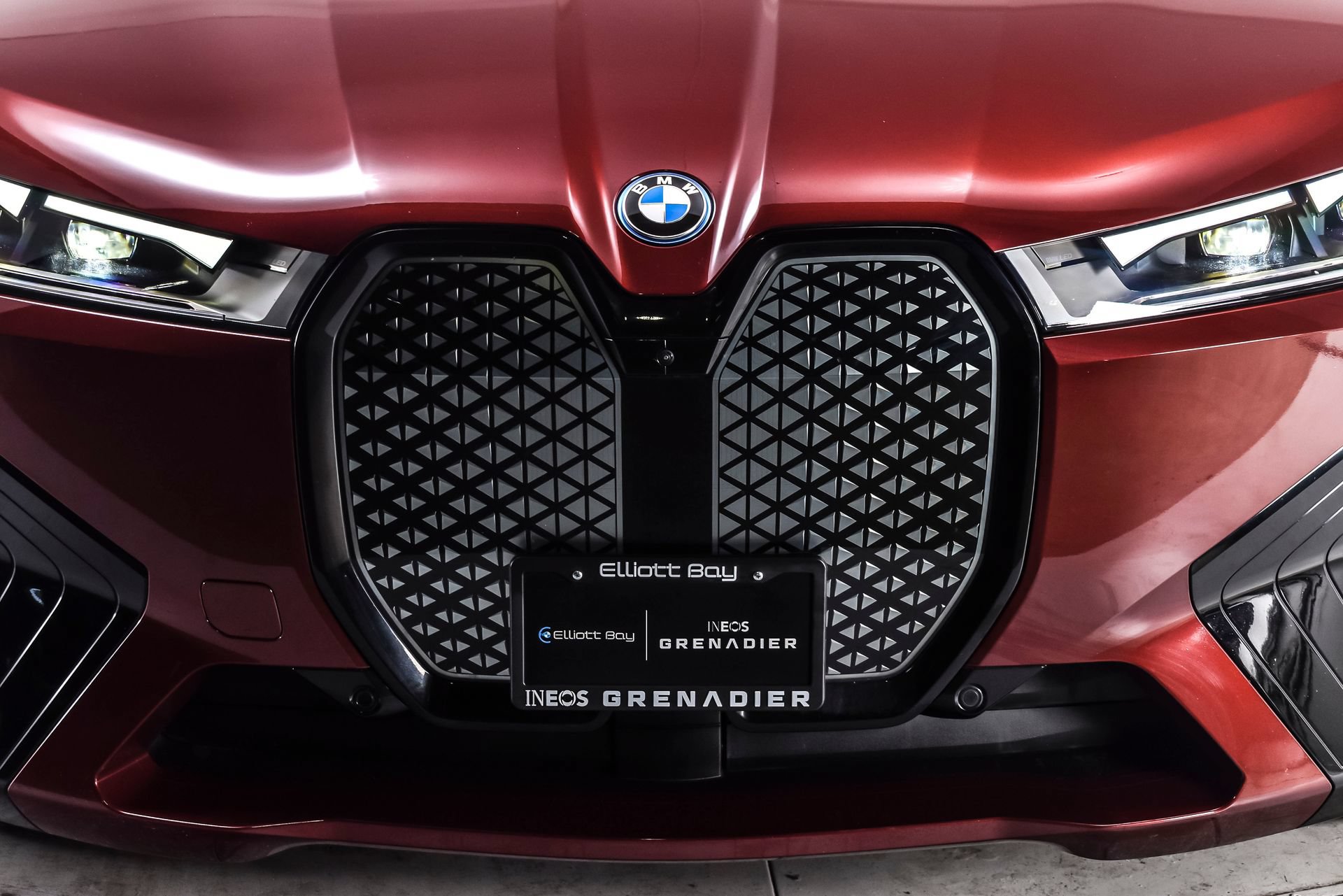 Used 2024 BMW iX xDrive50 w/ Sport Package AWD/4WD image 9