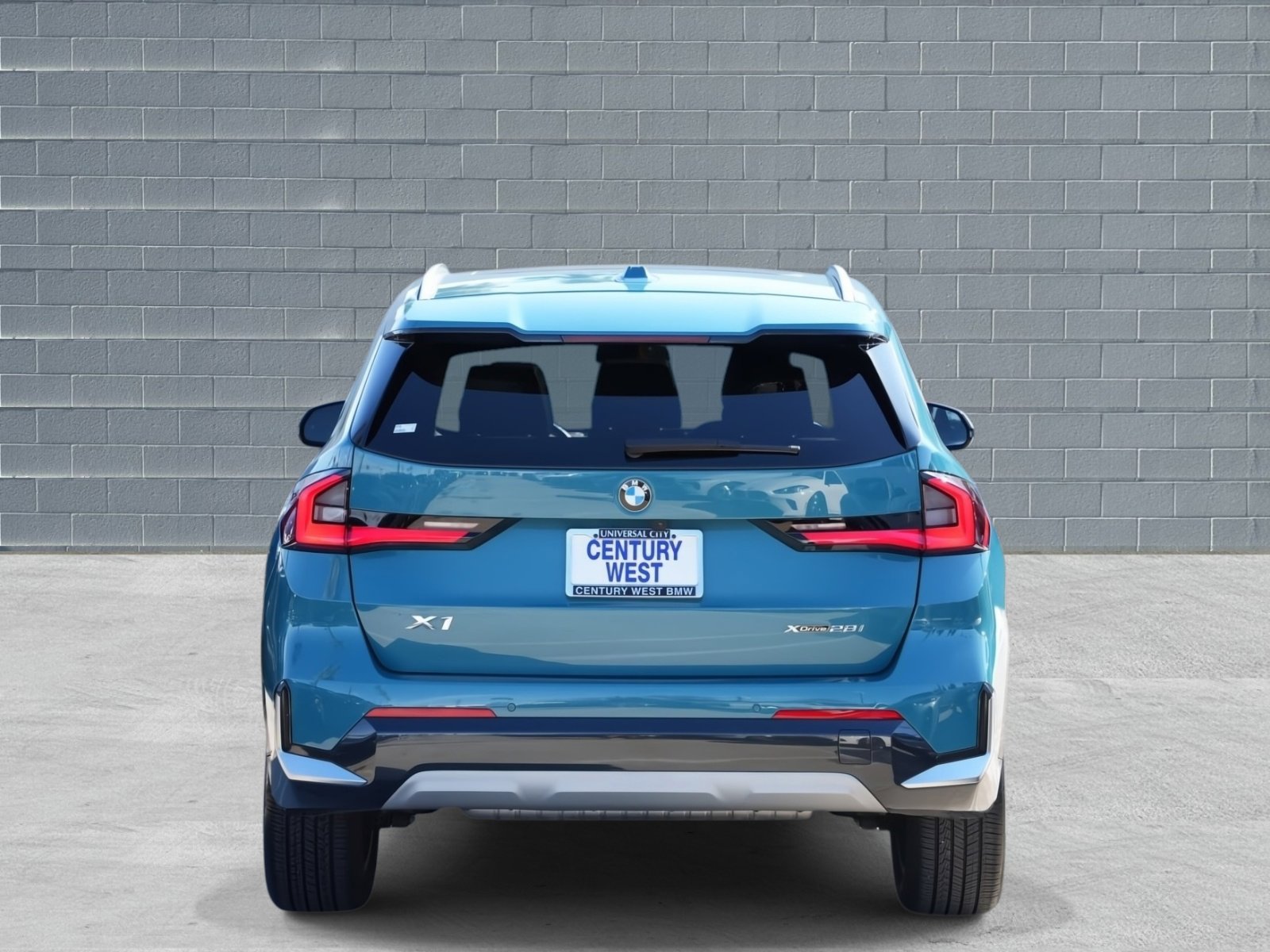 Used 2023 BMW X1 xDrive28i w/ Convenience Package AWD/4WD image 4