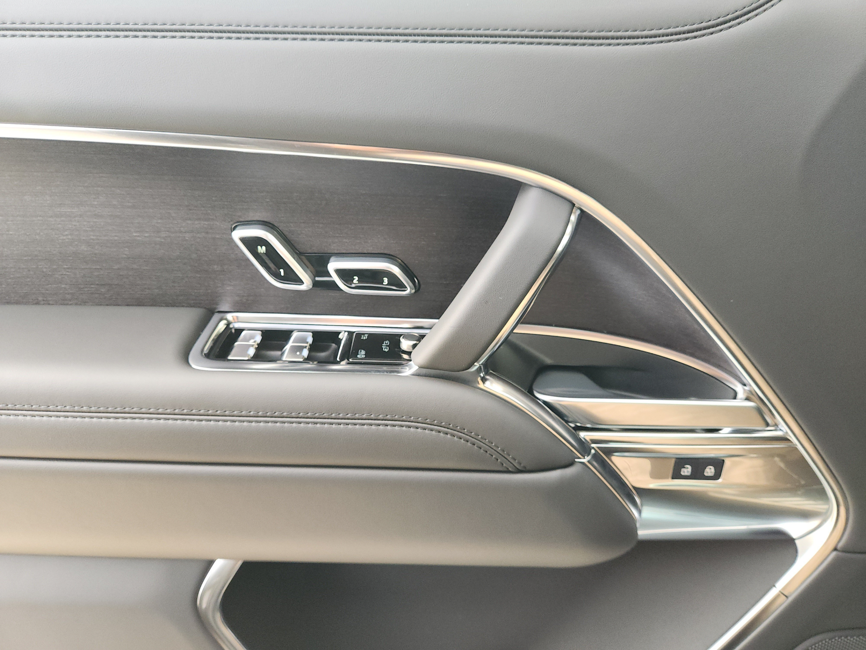 New 2027 Land Rover Range Rover SE AWD/4WD image 17