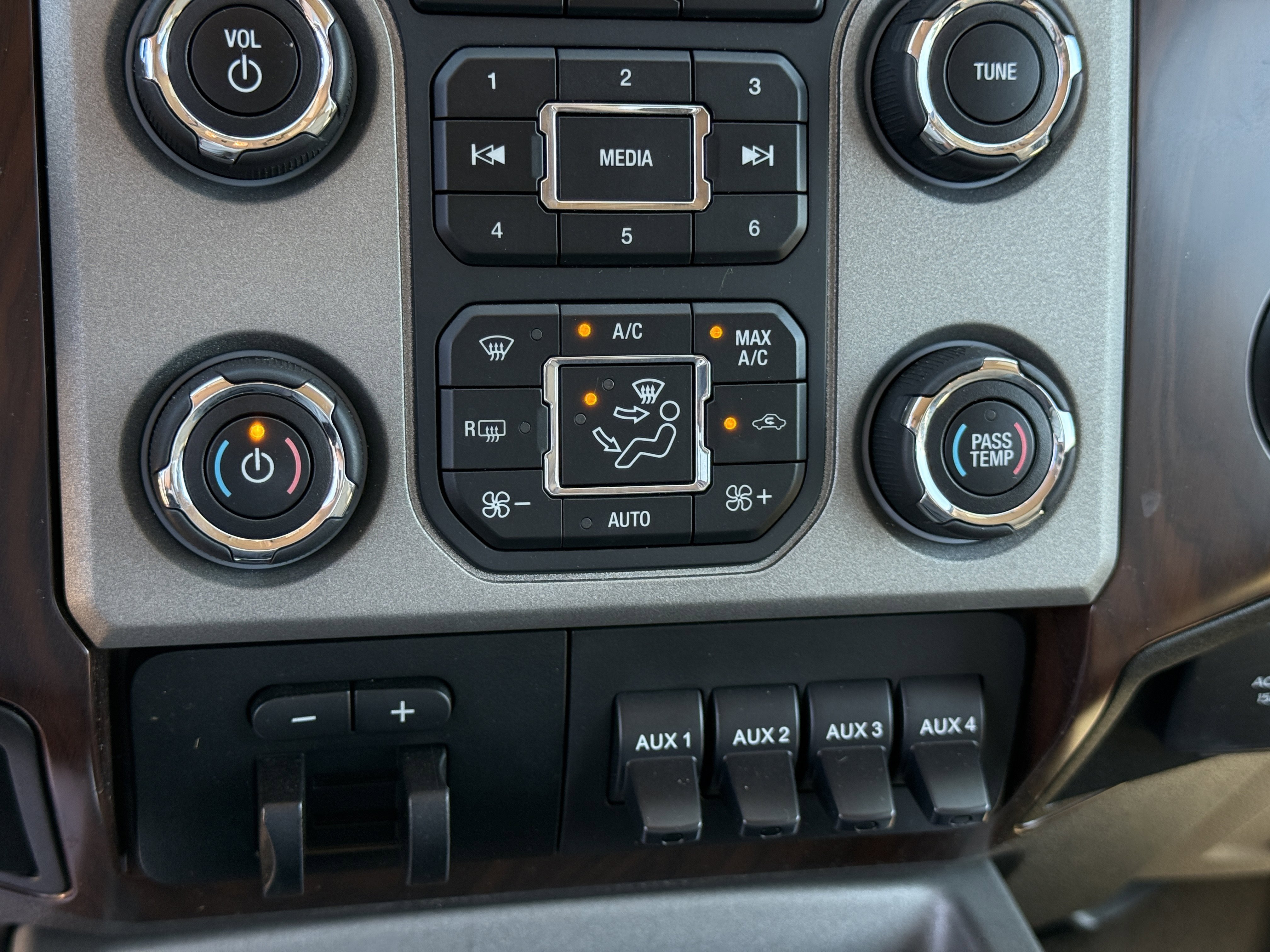 Used 2016 Ford F350 Lariat w/ Chrome Package AWD/4WD image 21