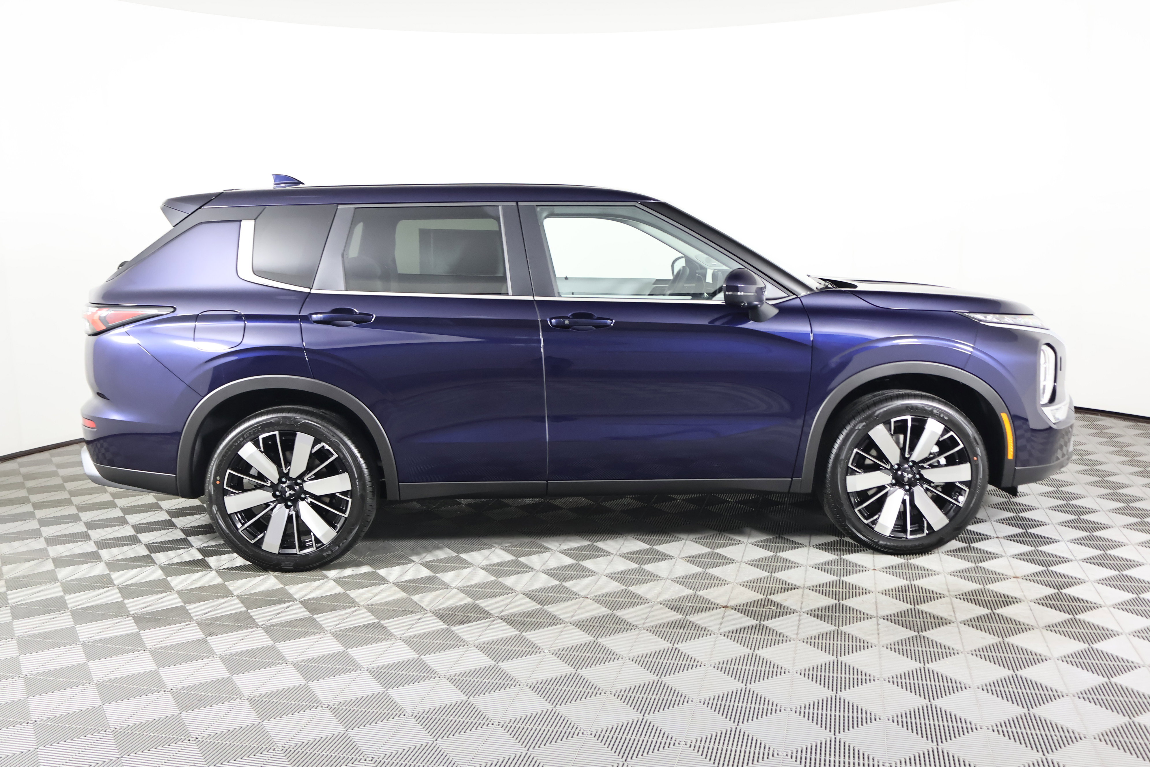 New 2026 Mitsubishi Outlander SE image 5
