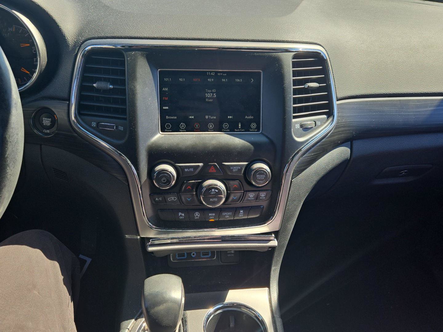 Used 2020 Jeep Grand Cherokee Laredo RWD image 19