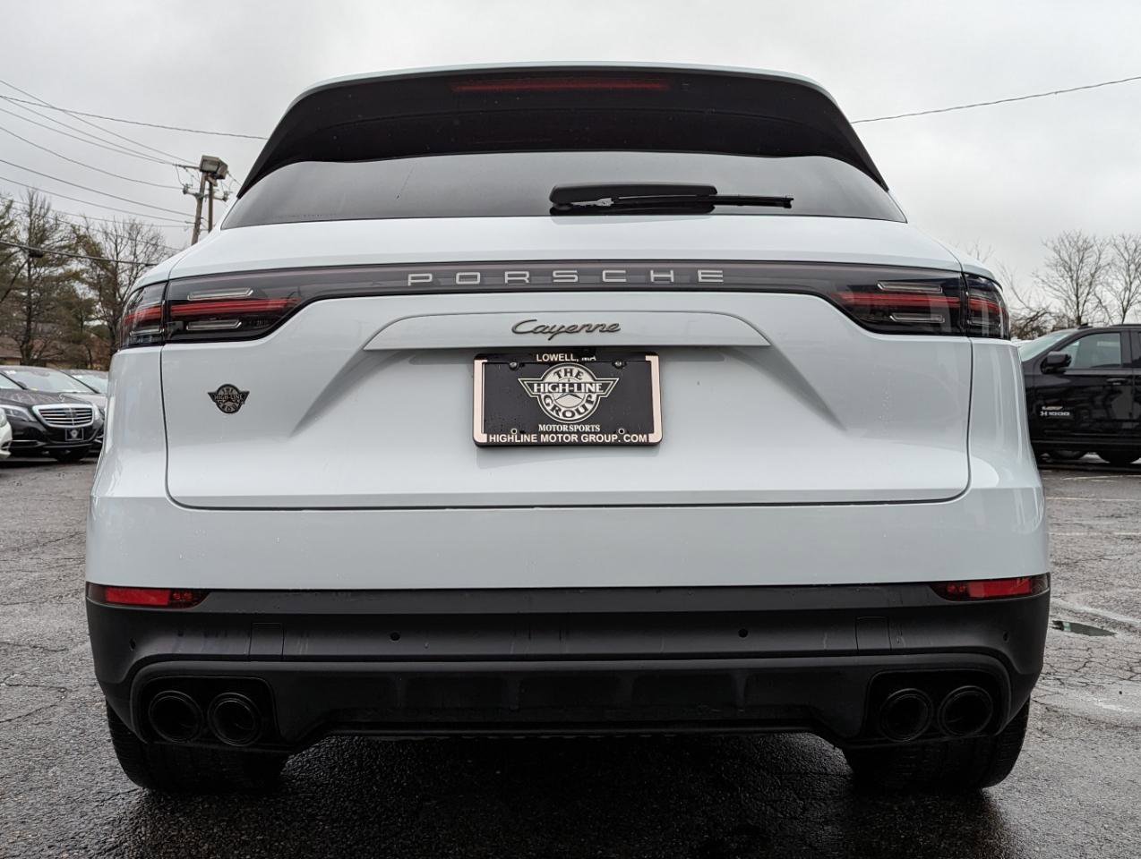 Used 2023 Porsche Cayenne Platinum Edition image 9