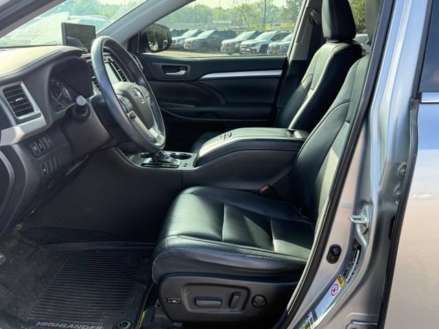 Used 2018 Toyota Highlander XLE AWD/4WD image 14