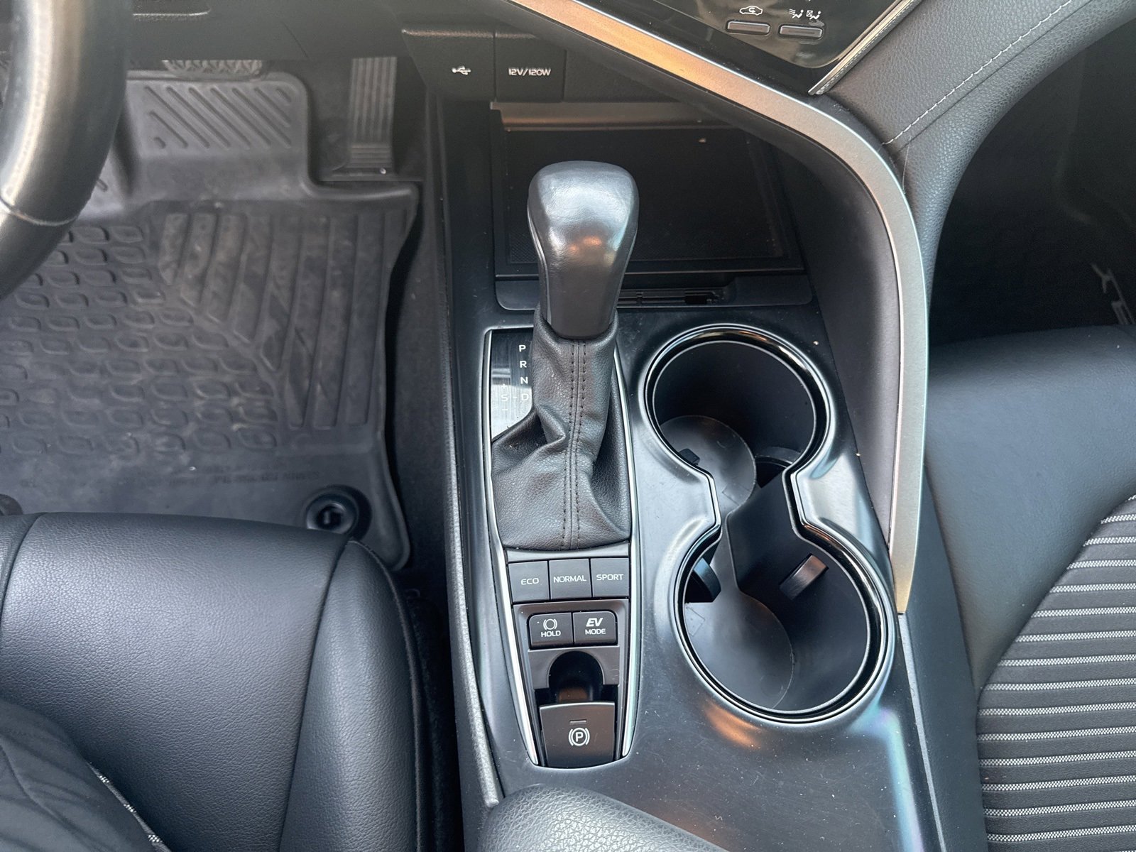 Used 2020 Toyota Camry SE image 12