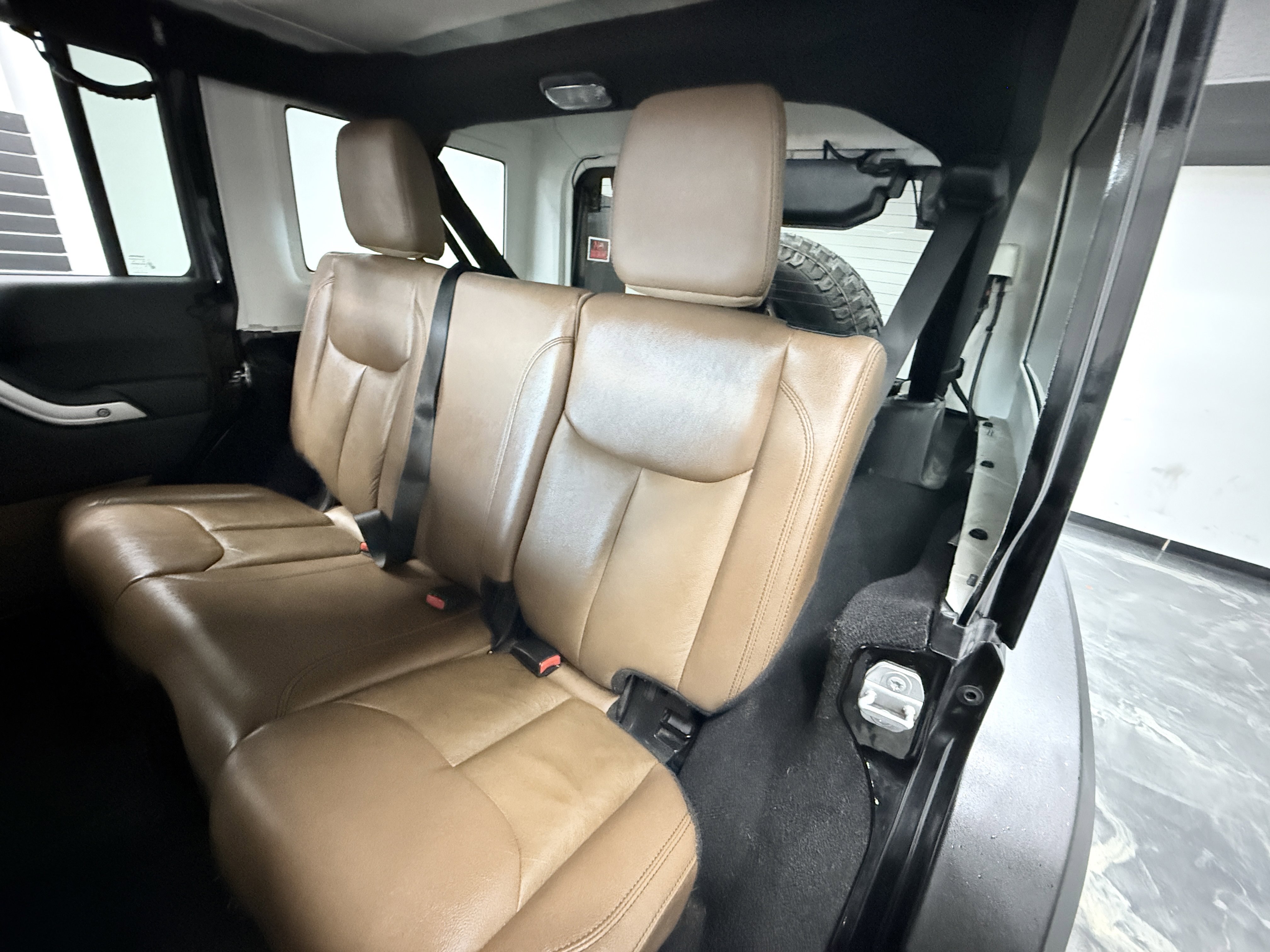 Used 2016 Jeep Wrangler Unlimited Sahara w/ Connectivity Group image 21