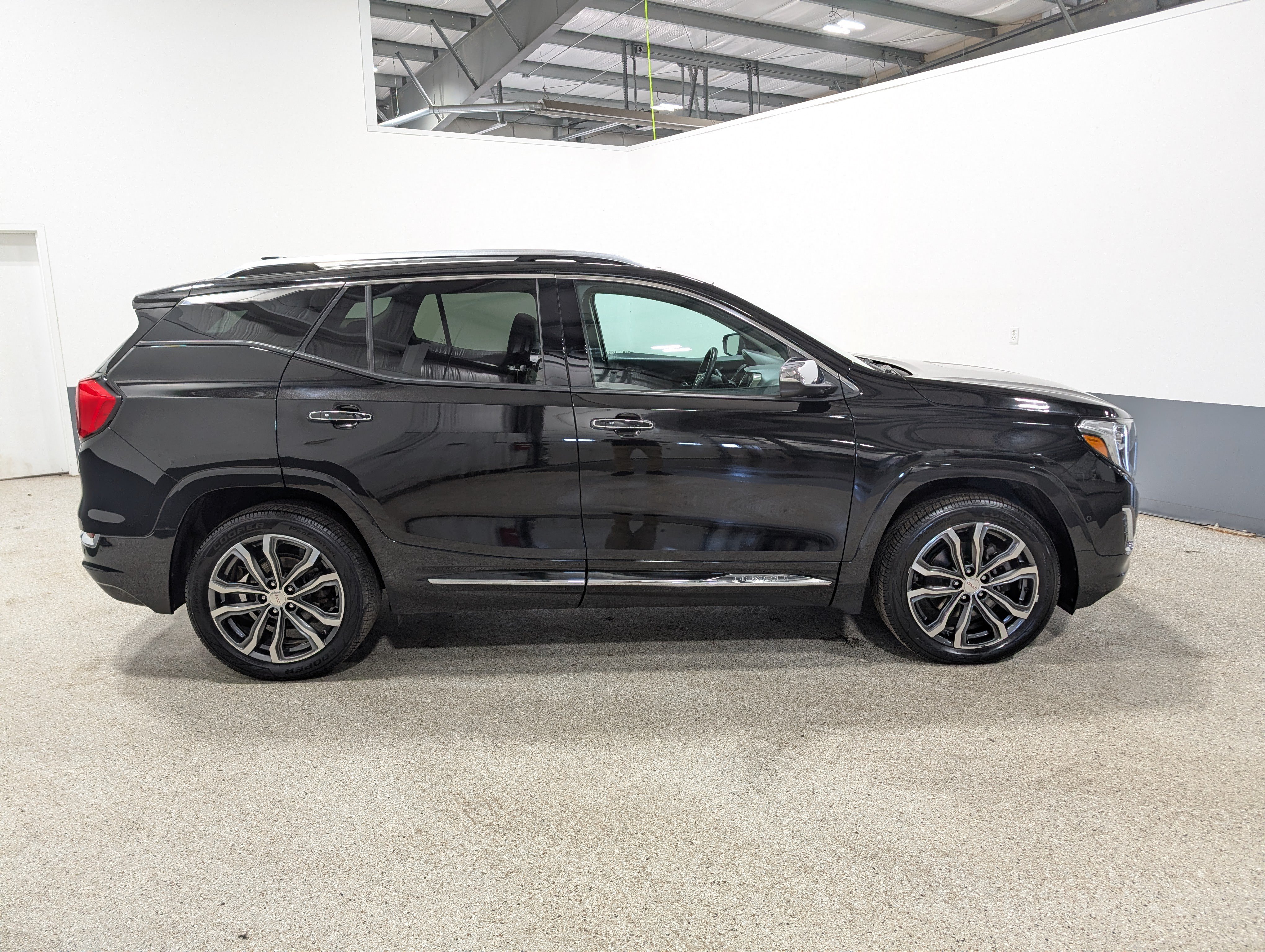 Used 2018 GMC Terrain Denali w/ Advanced Safety Package AWD/4WD image 2