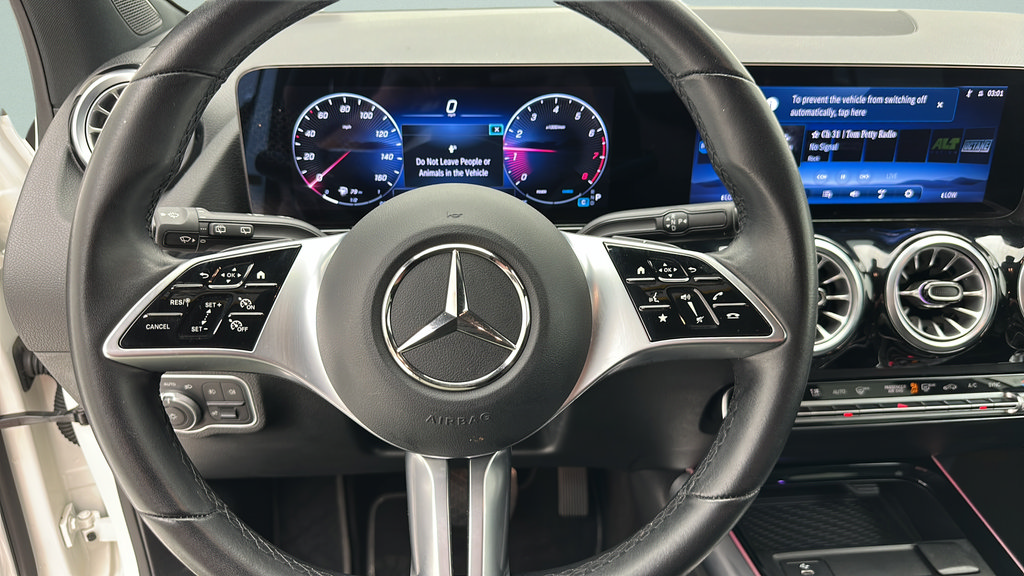 Used 2025 Mercedes-Benz GLA 250 4MATIC image 17
