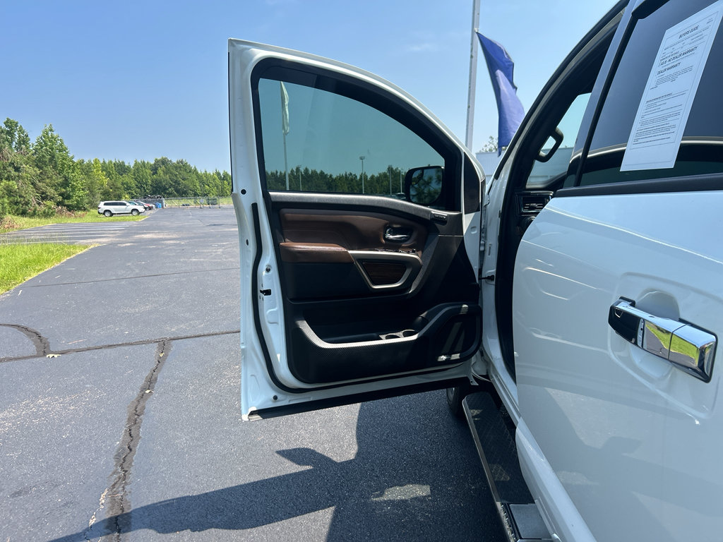 Used 2021 Nissan Titan Platinum Reserve w/ Moonroof Package AWD/4WD image 19